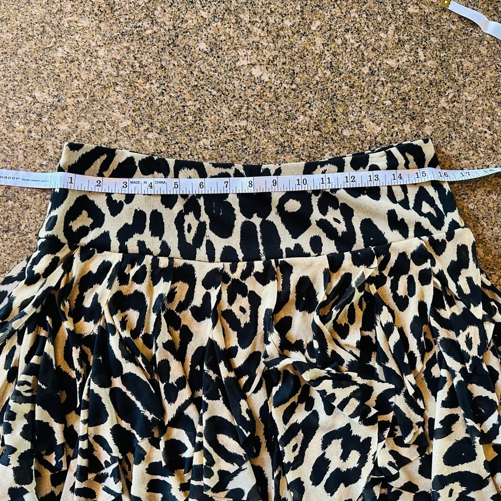 ๐ INC. SKIRT - GREAT CONDITIONโฃ๏ธ FLIRTY & FUN 18โ LENGTH ๐ - Picture 8 of 8
